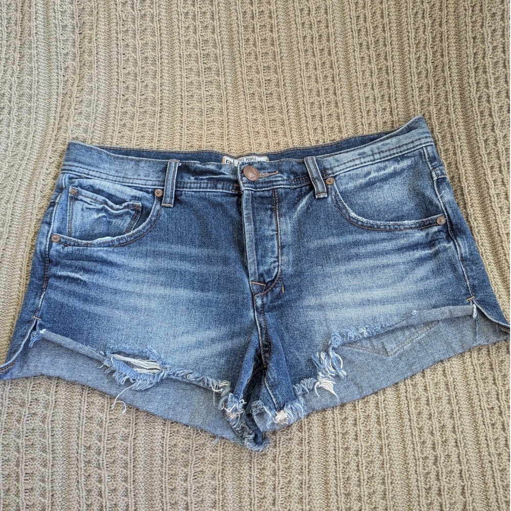 Free People Denim Cutoff Shorts Medium Wash Button Fly Distressed Frayed Size 28